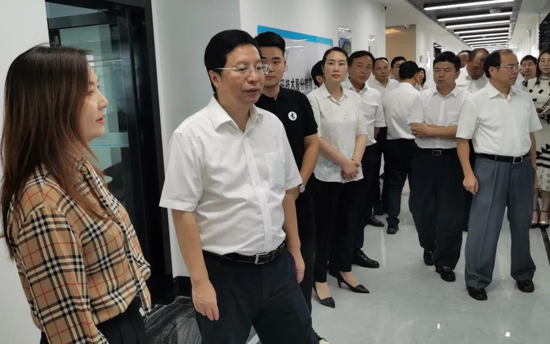 湖南省省委常委、長(zhǎng)沙市市委書記胡衡華蒞臨蒼穹數(shù)碼湖南分公司指導(dǎo)調(diào)研！
